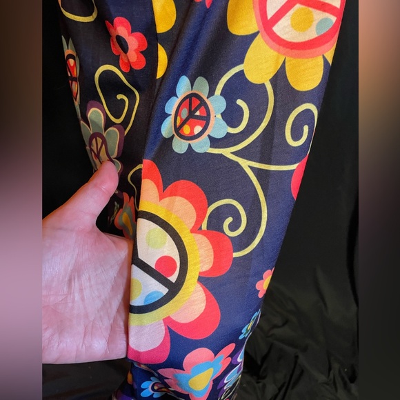 Ladies sz S-L Flower Power and Peace Dress - Picture 3 of 5